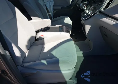 2018 Toyota Sienna Le 8 Passenger из США, поврежденный, VIN 5TDKZ3DC1JS937801